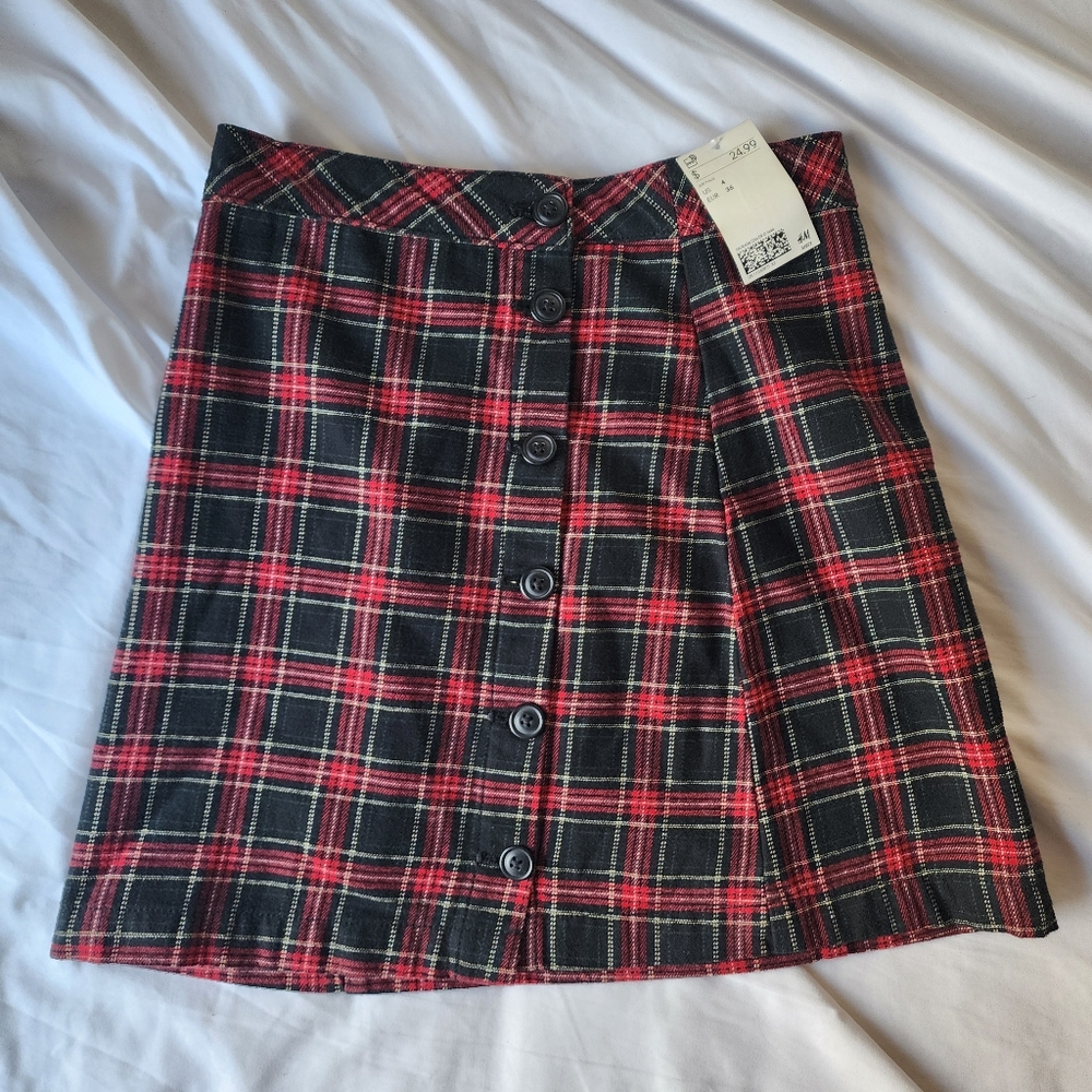 NWT H&M Divided Plaid Red & Black Mini Skirt Button Up Size S / 4 Grunge Y2K